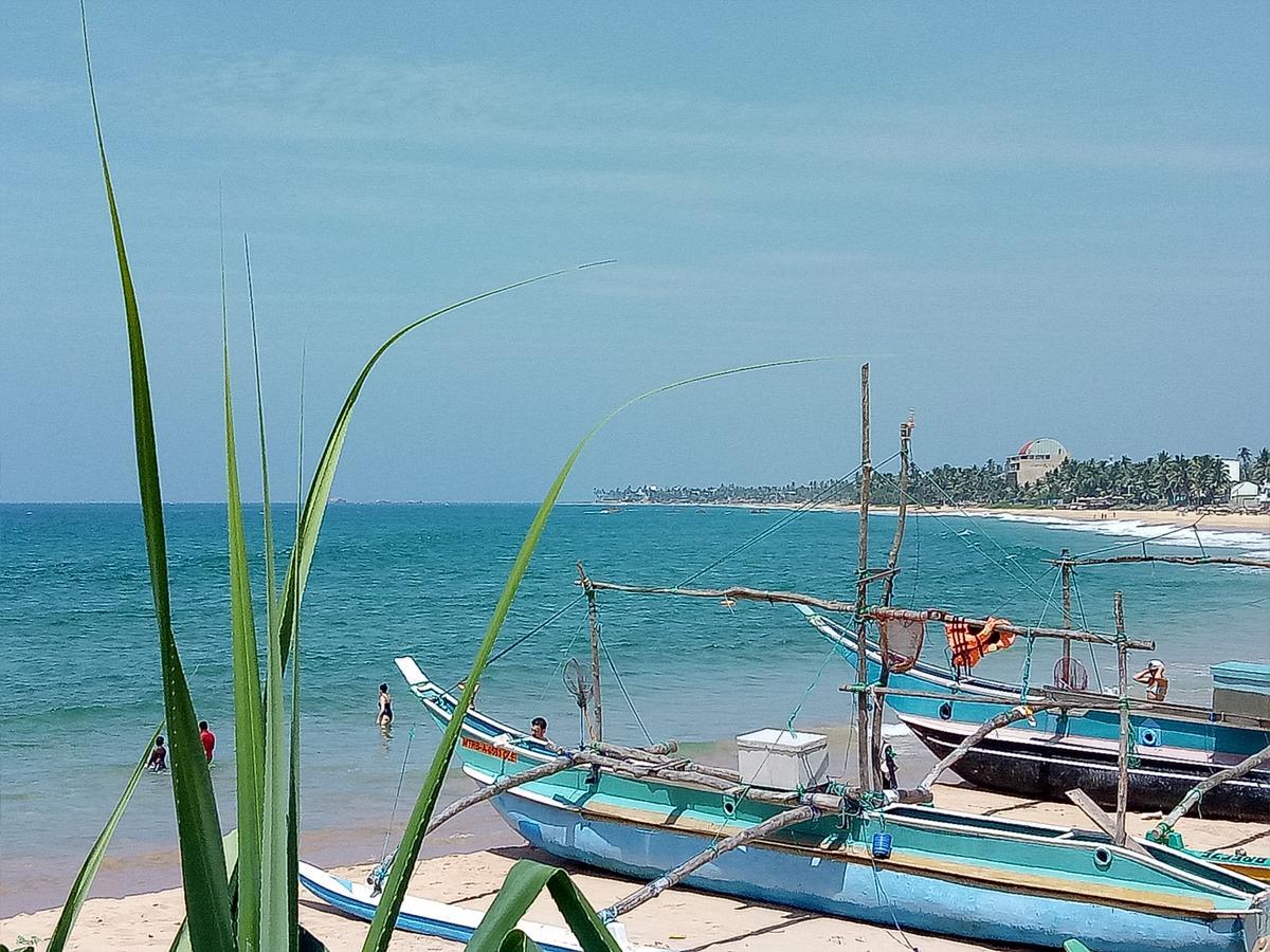 Githmini Beach House And Toures Hikkaduwa Bagian luar foto