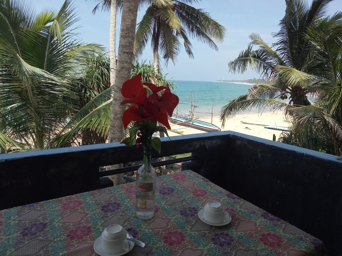Githmini Beach House And Toures Hikkaduwa Bagian luar foto
