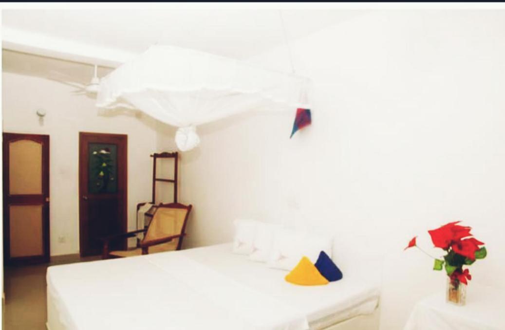 Githmini Beach House And Toures Hikkaduwa Bagian luar foto