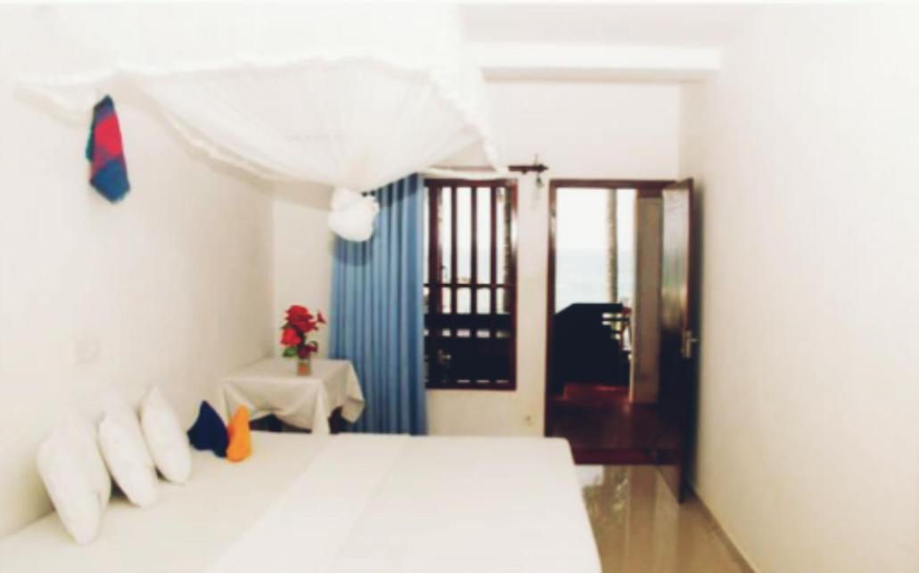 Githmini Beach House And Toures Hikkaduwa Bagian luar foto